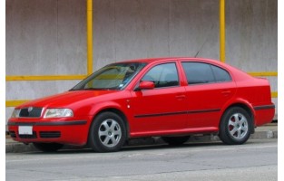 Vloermatten Skoda Octavia Hatchback (2000 - 2004) logo Hybride