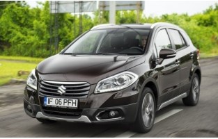 Vloermatten Premium type-emmer van rubber voor een Suzuki SX4 S-Cross crossover (2020 - )