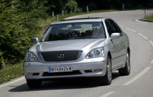 Grijze Lexus LS (2000 - 2006) automatten